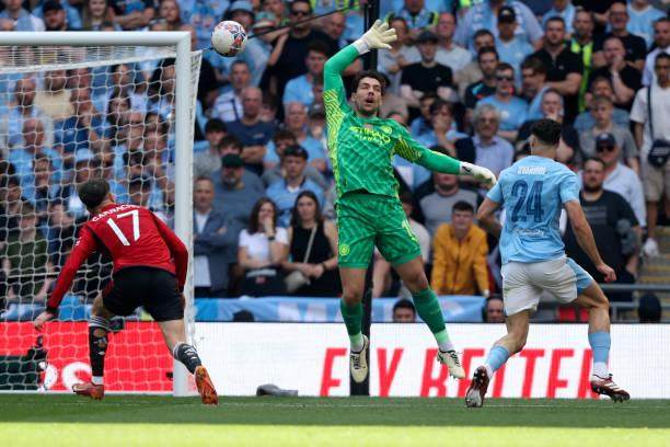 开云体育官网app下载-足总杯决赛爆冷输曼联，球员失误瓜帅失策曼城失冠