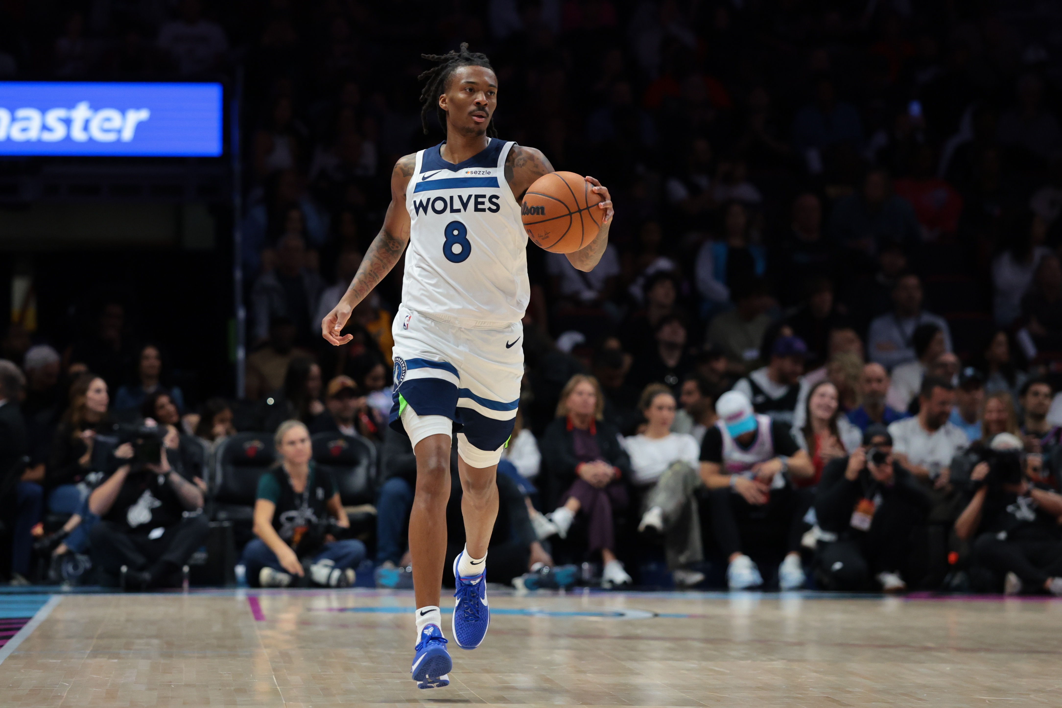 微波炉！海兰德上半场11分钟6中5 高效砍下12分5板3助