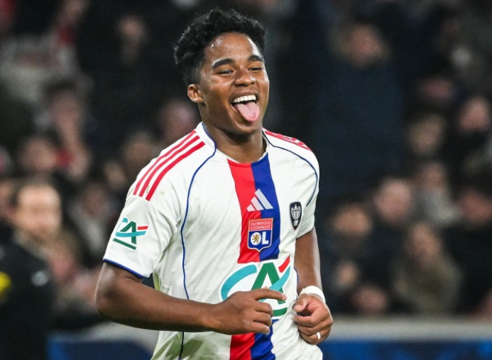 开云体育app入口-帽子戏法＋3场造5球！19岁新大罗闪耀，皇马偷着乐，被阿隆索耽误|法甲|恩德里克|罗纳尔多|里昂|哈维·阿隆索_新浪体育_新浪新闻