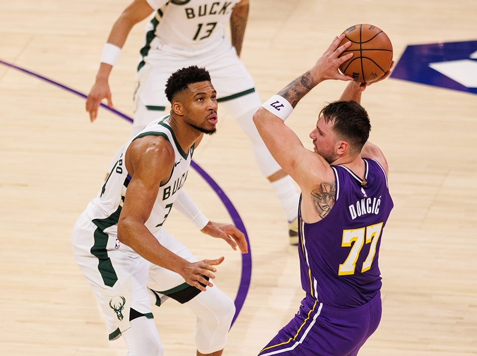 开云体育app下载入口-NBA截止日汇总！字母哥留队，祖巴茨加盟步行者，湖人计划曝光