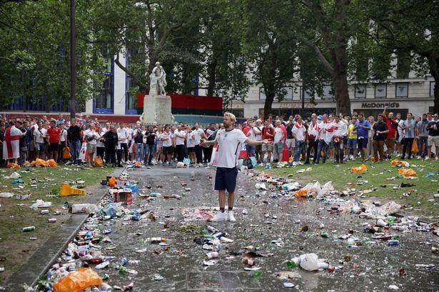 开云体育官方网站-【手记】看看温布利外的“垃圾场”，这就是足球回家？